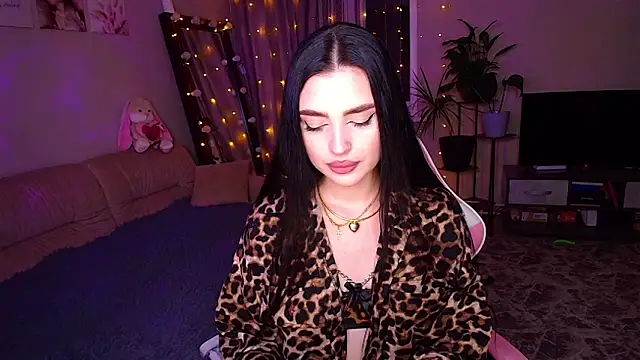 Snapshot of __Malika__ chatting on 30, 11, 2025 Malika online show from 30, 11, 2025