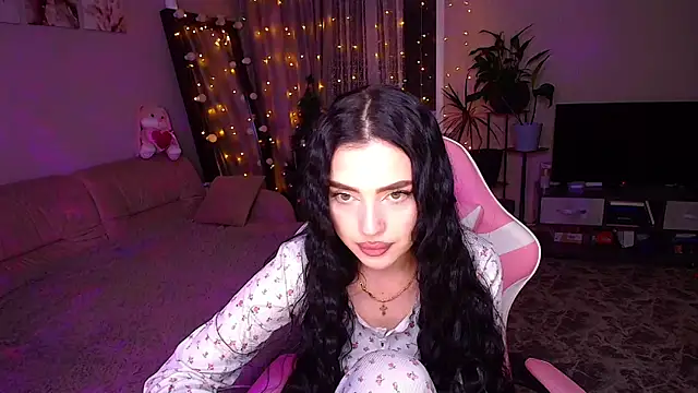 Snapshot of __Malika__ chatting on 16, 12, 2025 Malika online show from 16, 12, 2025