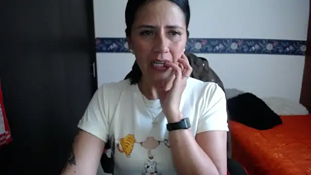 Snapshot of sharoon_cheerry chatting on 9, 10, 2025 sharoon cheerry online show from 9, 10, 2025