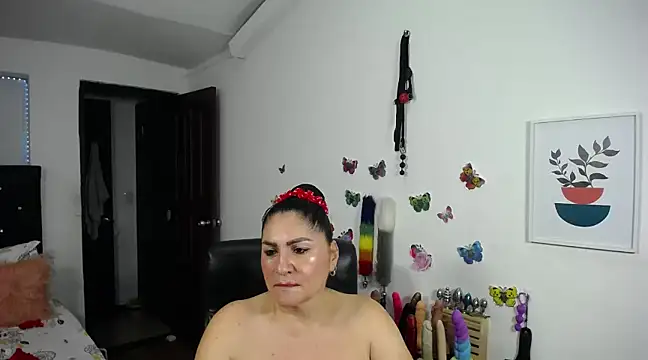 Snapshot of mature_bigboobs10 chatting on 3, 3, 2025 mature bigboobs10 online show from 3, 3, 2025