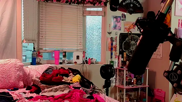 Snapshot of MissRomero chatting on 23, 9, 2025 MissRomero online show from 23, 9, 2025