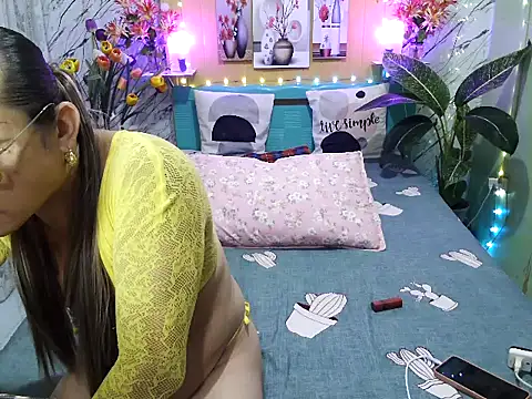 Snapshot of UrAsianPrincessDanie chatting on 10, 9, 2025 UrAsianPrincessDanie online show from 10, 9, 2025