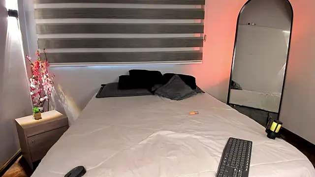 MERIDA TAYLOR online show from 29, 10, 2025