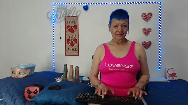 Snapshot of loquitaqueen011 chatting on 9, 2, 2025 loquitaqueen011 online show from 9, 2, 2025