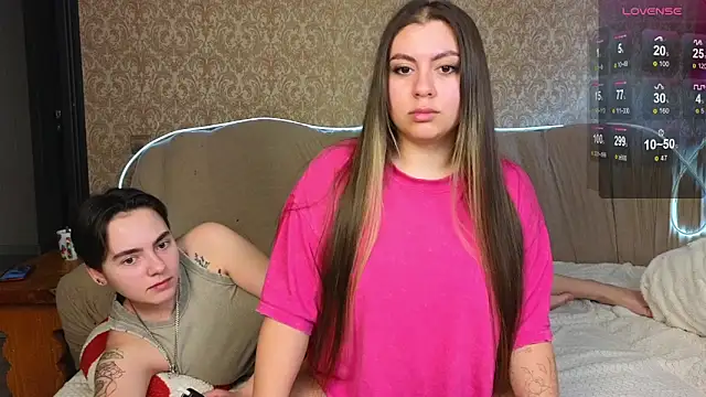 twobabesweet online show from 19, 3, 2025