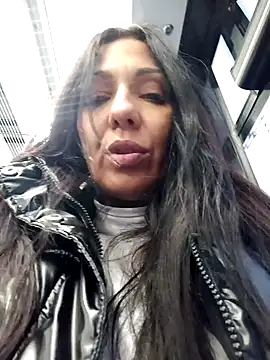 Snapshot of LeticiaWoods chatting on 12, 1, 2025 LeticiaWoods online show from 12, 1, 2025