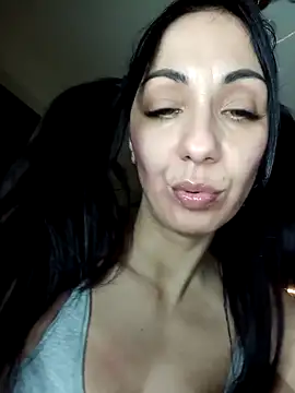Snapshot of LeticiaWoods chatting on 5, 3, 2025 LeticiaWoods online show from 5, 3, 2025