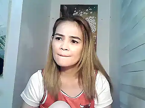 Snapshot of Kisses-13 chatting on 2, 2, 2025 Kisses-13 online show from 2, 2, 2025