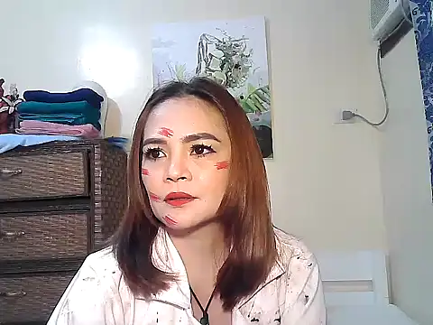 Snapshot of Kisses-13 chatting on 1, 11, 2025 Kisses-13 online show from 1, 11, 2025