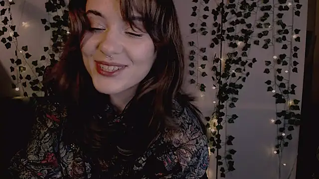 Snapshot of risha_laas chatting on 12, 11, 2025 risha laas online show from 12, 11, 2025