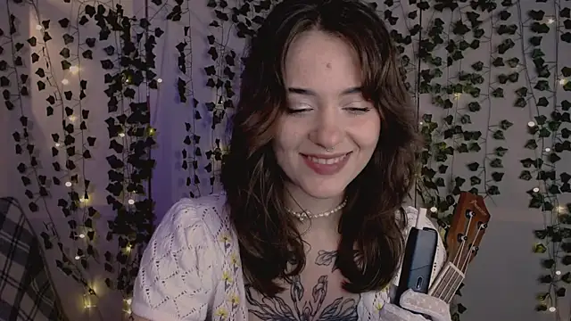 Snapshot of risha_laas chatting on 13, 12, 2025 risha laas online show from 13, 12, 2025