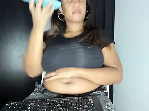 Snapshot of ashanty_1012 chatting on 16, 1, 2025 ashanty 1012 online show from 16, 1, 2025