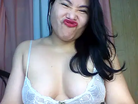 Snapshot of SexiestAries chatting on 5, 12, 2025 SexiestAries online show from 5, 12, 2025