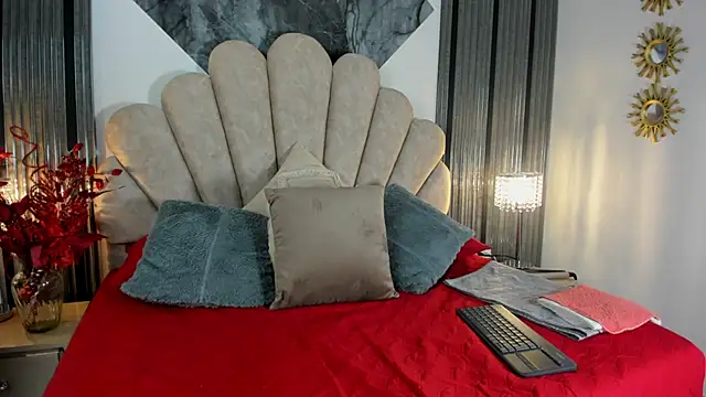 Naughty  Mom online show from 13, 1, 2026