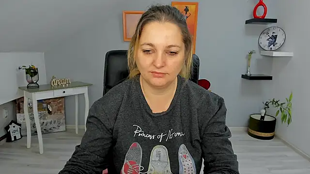 Snapshot of LollaGirl chatting on 24, 1, 2025 LollaGirl online show from 24, 1, 2025