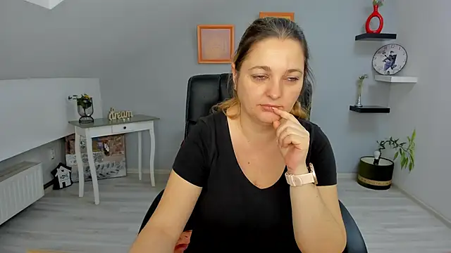 Snapshot of LollaGirl chatting on 27, 1, 2025 LollaGirl online show from 27, 1, 2025