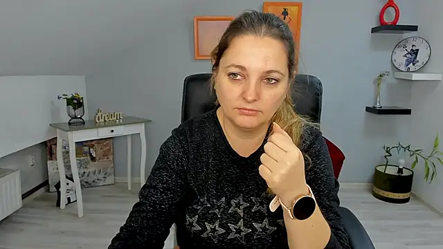 Snapshot of LollaGirl chatting on 30, 1, 2025 LollaGirl online show from 30, 1, 2025