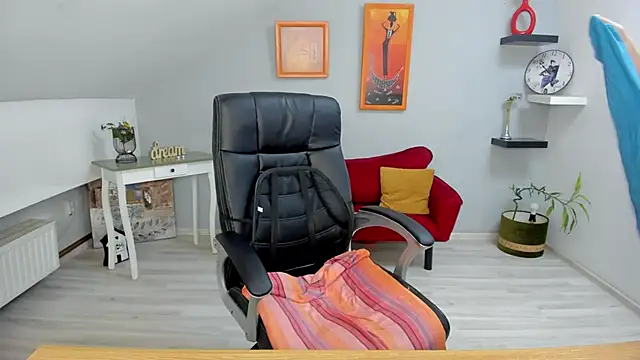 Snapshot of LollaGirl chatting on 4, 2, 2025 LollaGirl online show from 4, 2, 2025