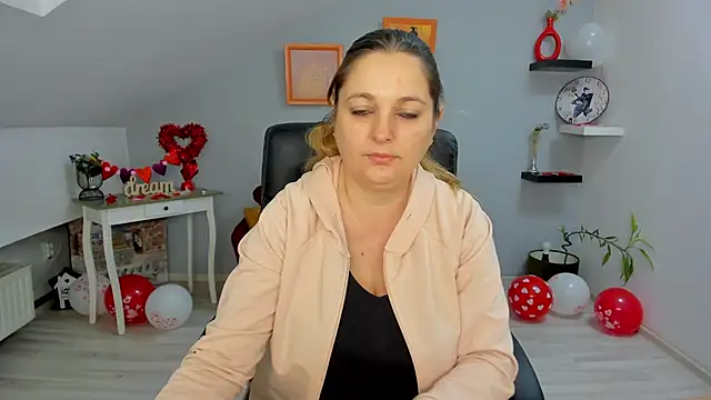 Snapshot of LollaGirl chatting on 18, 2, 2025 LollaGirl online show from 18, 2, 2025