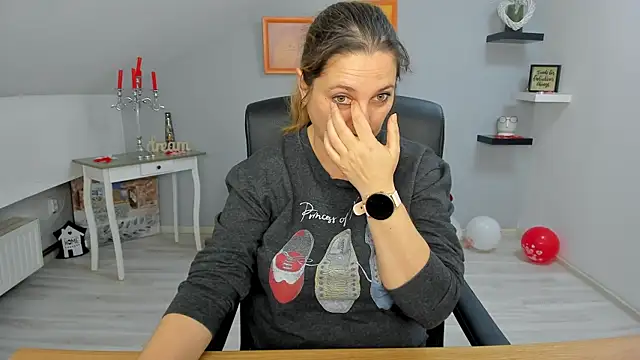 Snapshot of LollaGirl chatting on 25, 2, 2025 LollaGirl online show from 25, 2, 2025