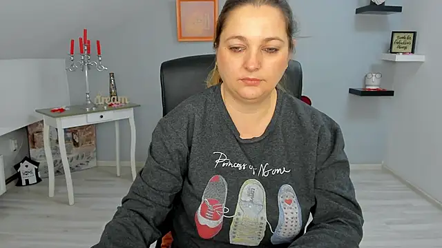 Snapshot of LollaGirl chatting on 3, 3, 2025 LollaGirl online show from 3, 3, 2025