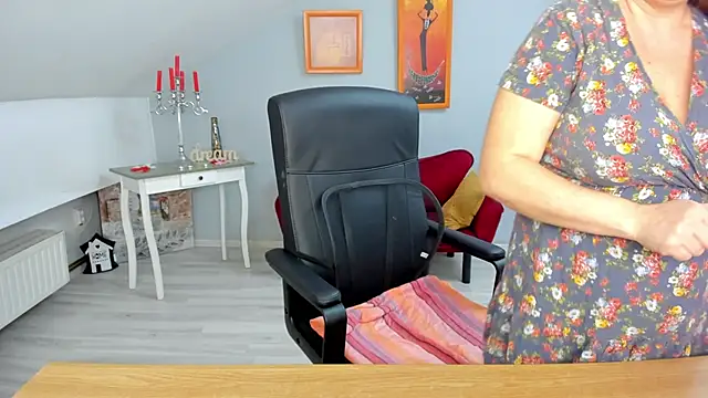 Snapshot of LollaGirl chatting on 4, 3, 2025 LollaGirl online show from 4, 3, 2025