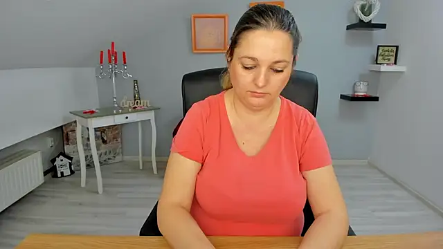 Snapshot of LollaGirl chatting on 5, 3, 2025 LollaGirl online show from 5, 3, 2025