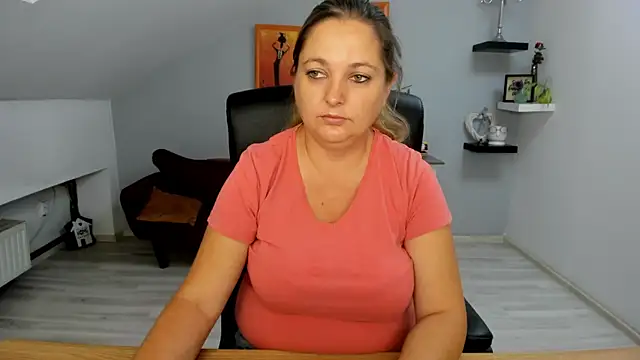 Snapshot of LollaGirl chatting on 10, 9, 2025 LollaGirl online show from 10, 9, 2025