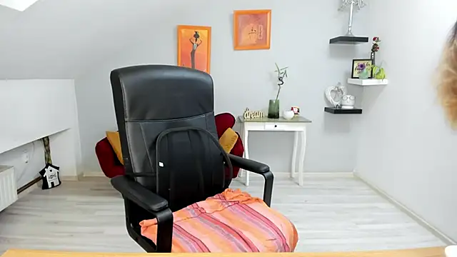 Snapshot of LollaGirl chatting on 19, 9, 2025 LollaGirl online show from 19, 9, 2025