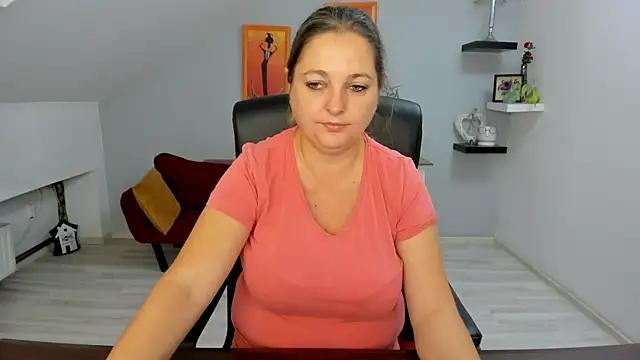 Snapshot of LollaGirl chatting on 2, 10, 2025 LollaGirl online show from 2, 10, 2025