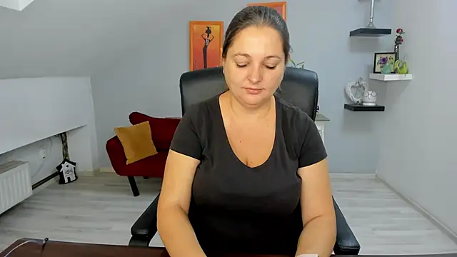 Snapshot of LollaGirl chatting on 8, 10, 2025 LollaGirl online show from 8, 10, 2025