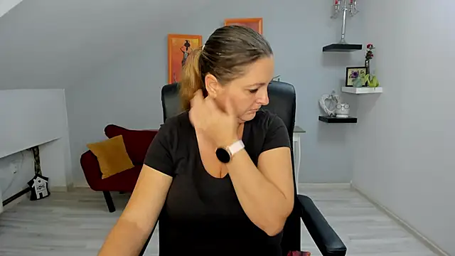 Snapshot of LollaGirl chatting on 10, 10, 2025 LollaGirl online show from 10, 10, 2025