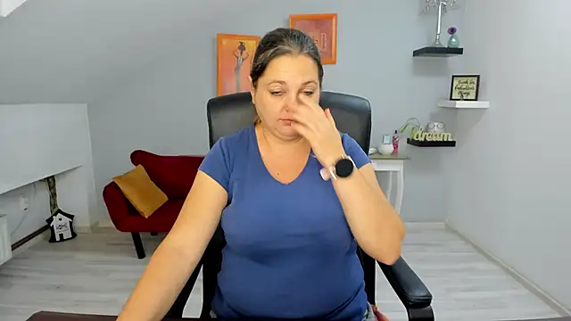 Snapshot of LollaGirl chatting on 21, 10, 2025 LollaGirl online show from 21, 10, 2025