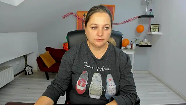 Snapshot of LollaGirl chatting on 31, 10, 2025 LollaGirl online show from 31, 10, 2025