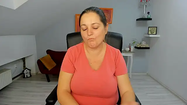 Snapshot of LollaGirl chatting on 3, 11, 2025 LollaGirl online show from 3, 11, 2025