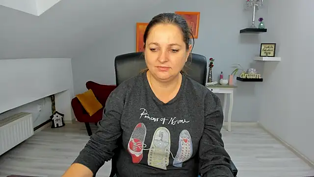 Snapshot of LollaGirl chatting on 7, 11, 2025 LollaGirl online show from 7, 11, 2025