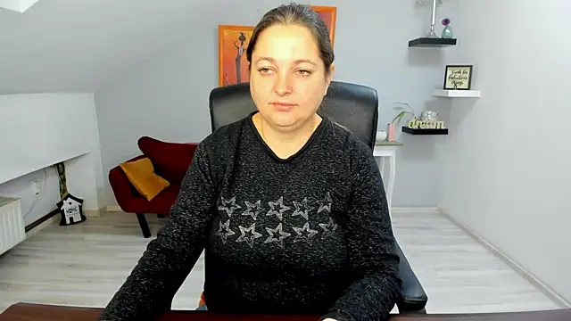 Snapshot of LollaGirl chatting on 17, 11, 2025 LollaGirl online show from 17, 11, 2025