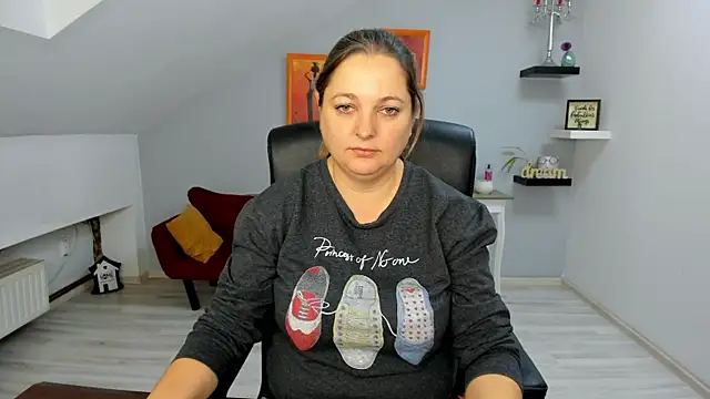 Snapshot of LollaGirl chatting on 20, 11, 2025 LollaGirl online show from 20, 11, 2025