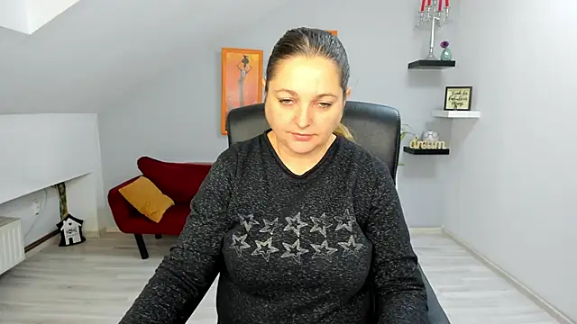 Snapshot of LollaGirl chatting on 26, 11, 2025 LollaGirl online show from 26, 11, 2025