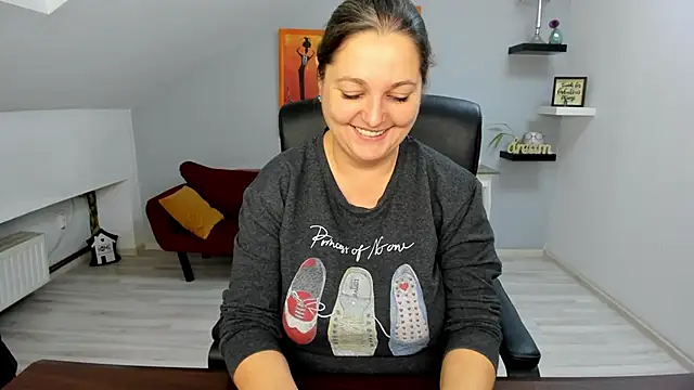 Snapshot of LollaGirl chatting on 27, 11, 2025 LollaGirl online show from 27, 11, 2025