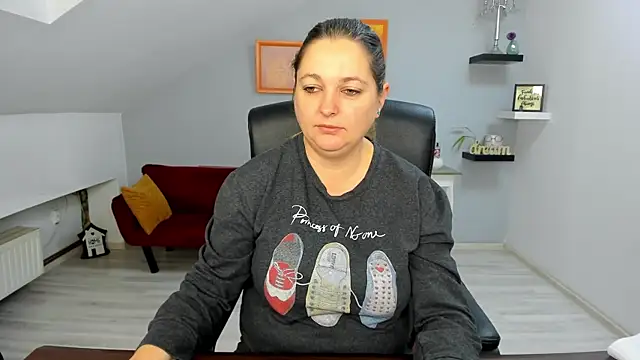 Snapshot of LollaGirl chatting on 17, 12, 2025 LollaGirl online show from 17, 12, 2025