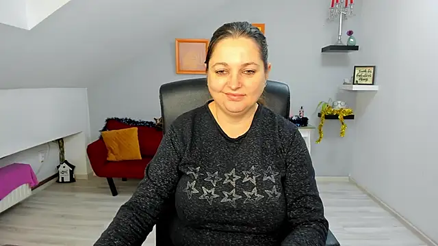 LollaGirl online show from 6, 1, 2026