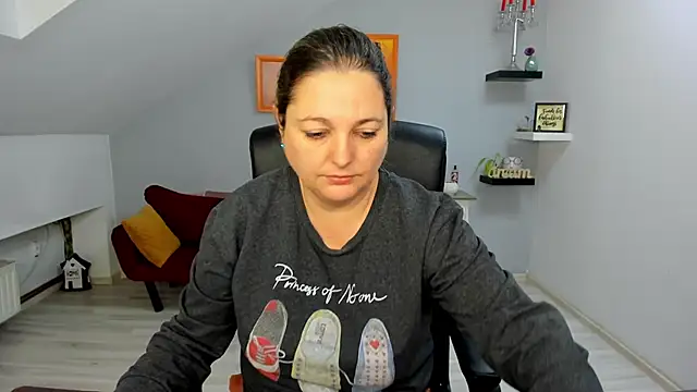 LollaGirl online show from 13, 1, 2026