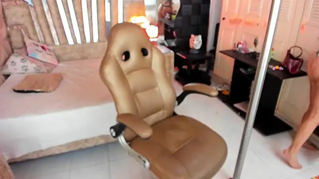 cute sassy online show from 17, 4, 2026