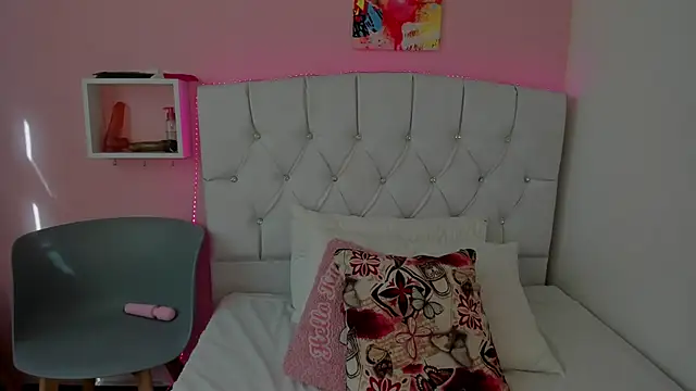 Snapshot of 18candys chatting on 13, 1, 2025 18candys online show from 13, 1, 2025