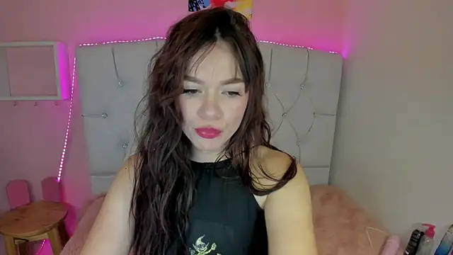 Snapshot of 18candys chatting on 19, 2, 2025 18candys online show from 19, 2, 2025