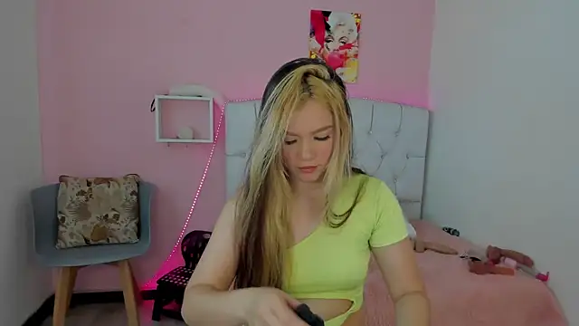 Snapshot of 18candys chatting on 22, 5, 2026 18candys online show from 22, 5, 2026