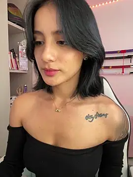 Snapshot of Ale_Lewis chatting on 6, 3, 2025 Ale Lewis online show from 6, 3, 2025