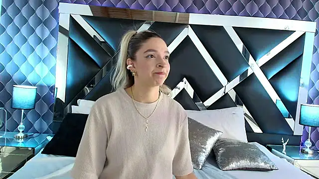 victoriaa lee  online show from 20, 2, 2025