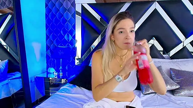 victoriaa lee  online show from 5, 3, 2025